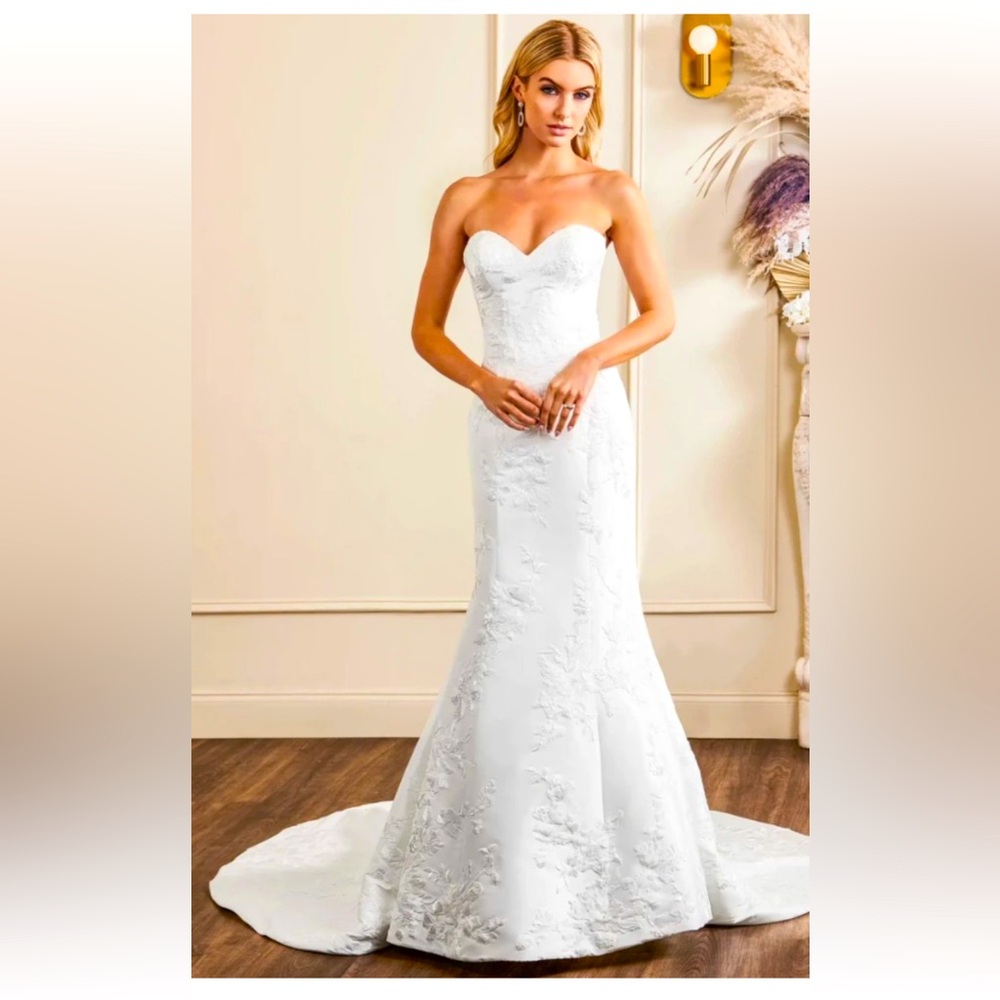 Kelly Faetanini “Caroll” Wedding Gown. Brand New